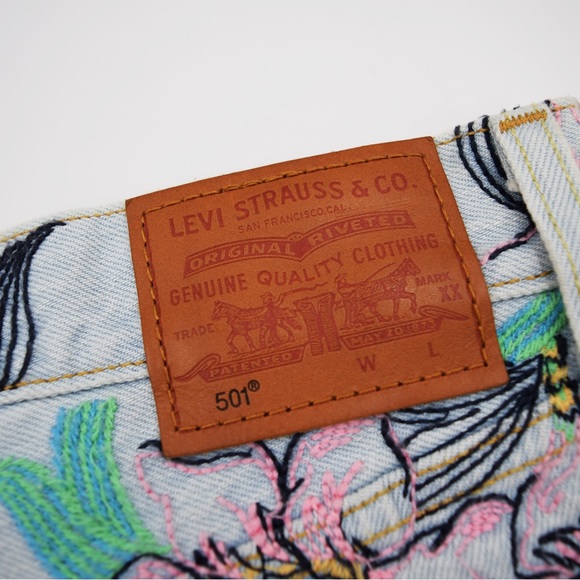 NWOT LEVI’S PREMIUM 501 High Rise Denim Hella Bloom Embroidered Floral Shorts - Picture 6 of 8